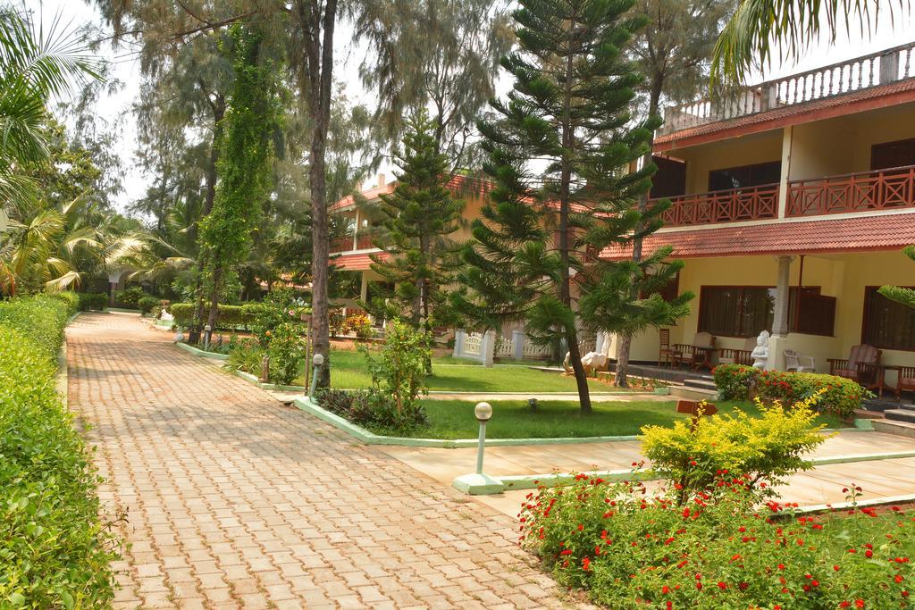 Sea Breeze Beach Resort 马哈巴利普拉姆 外观 照片
