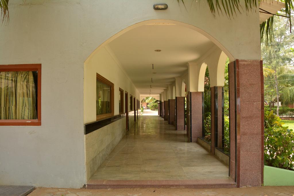 Sea Breeze Beach Resort 马哈巴利普拉姆 外观 照片