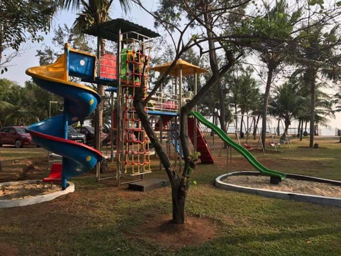 Sea Breeze Beach Resort 马哈巴利普拉姆 外观 照片