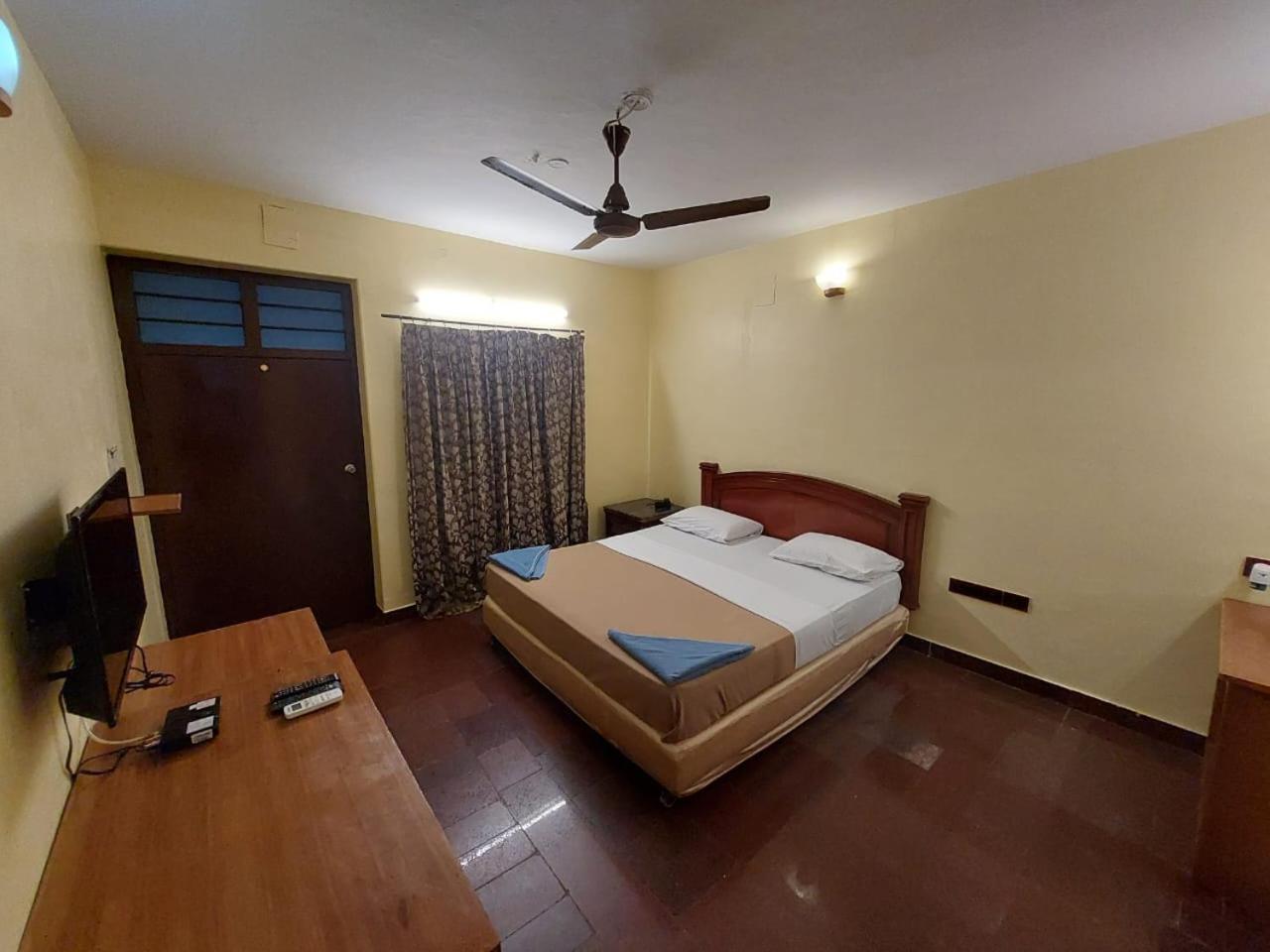 Sea Breeze Beach Resort 马哈巴利普拉姆 外观 照片