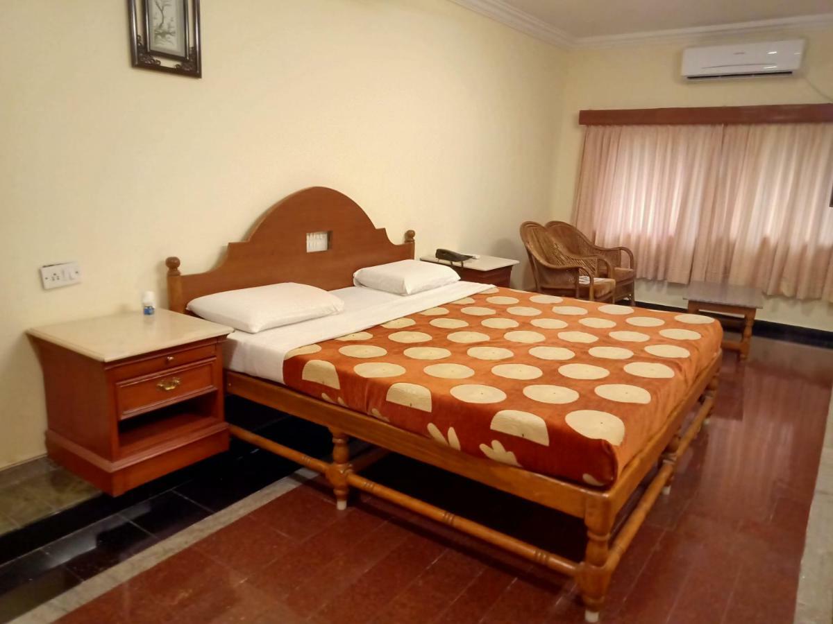 Sea Breeze Beach Resort 马哈巴利普拉姆 外观 照片